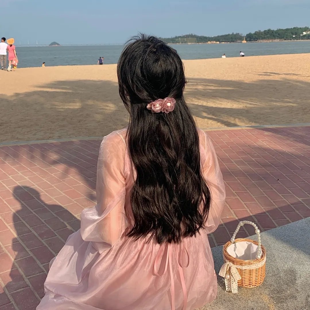 明天,我会成为谁的女友